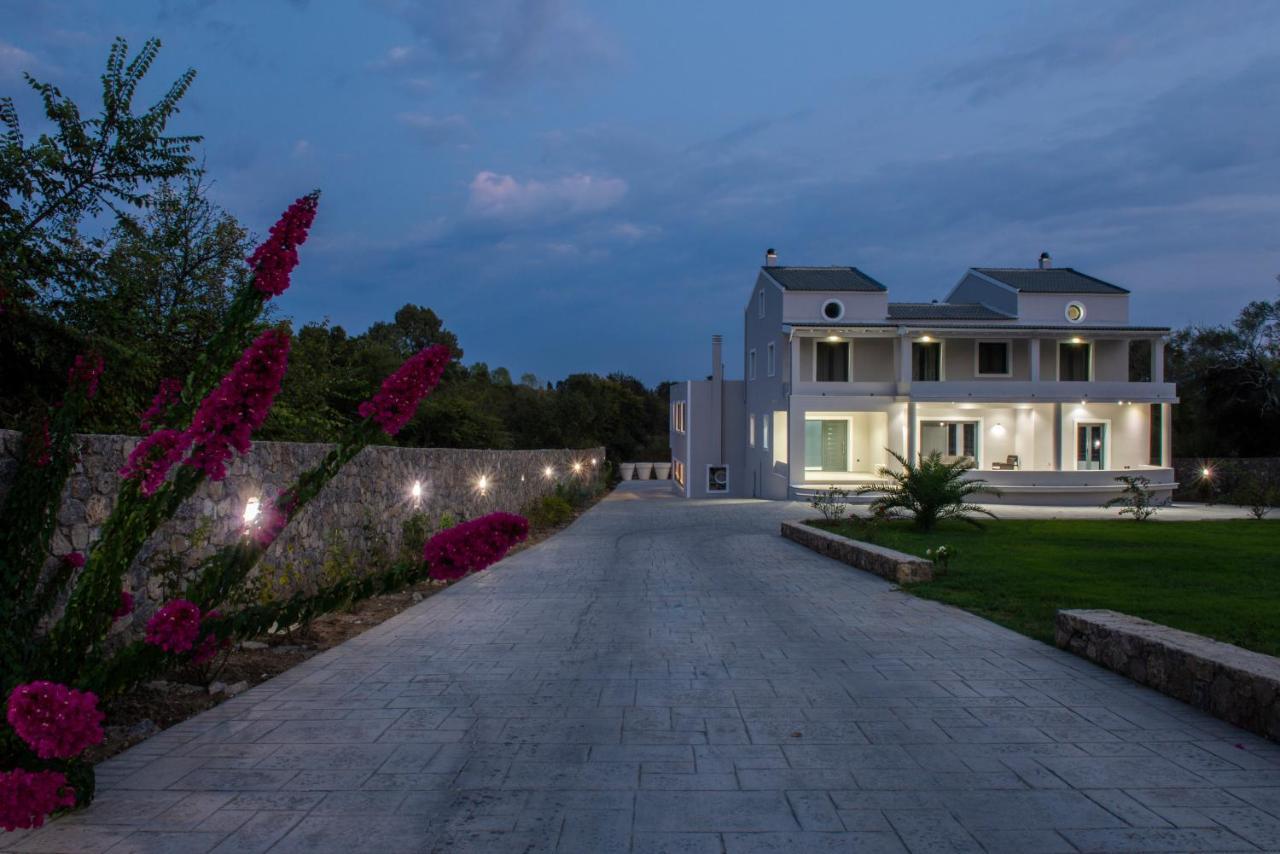 Villa Athos Гувия Екстериор снимка