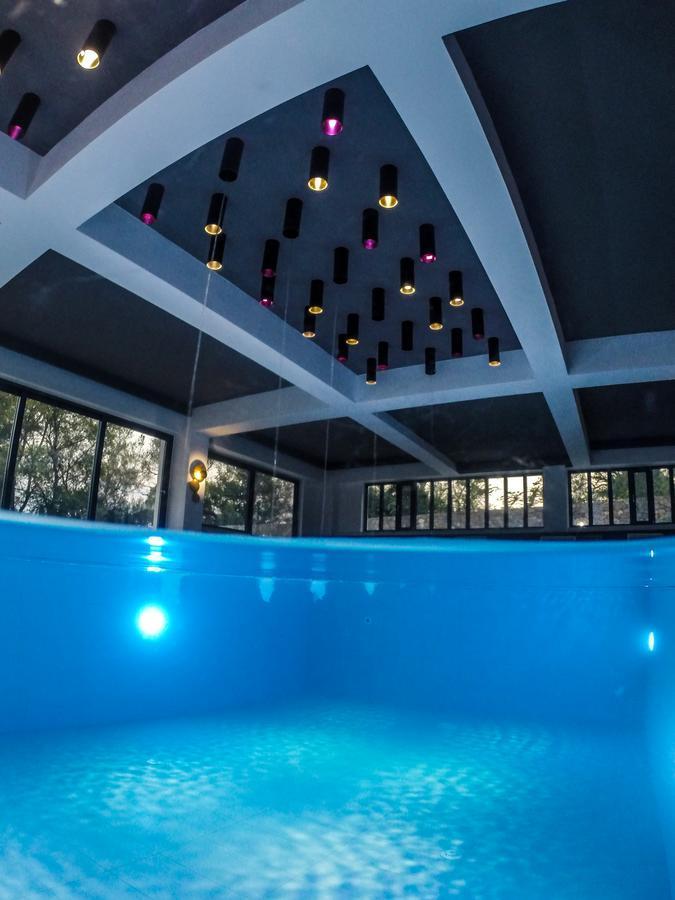 Villa Athos Гувия Екстериор снимка